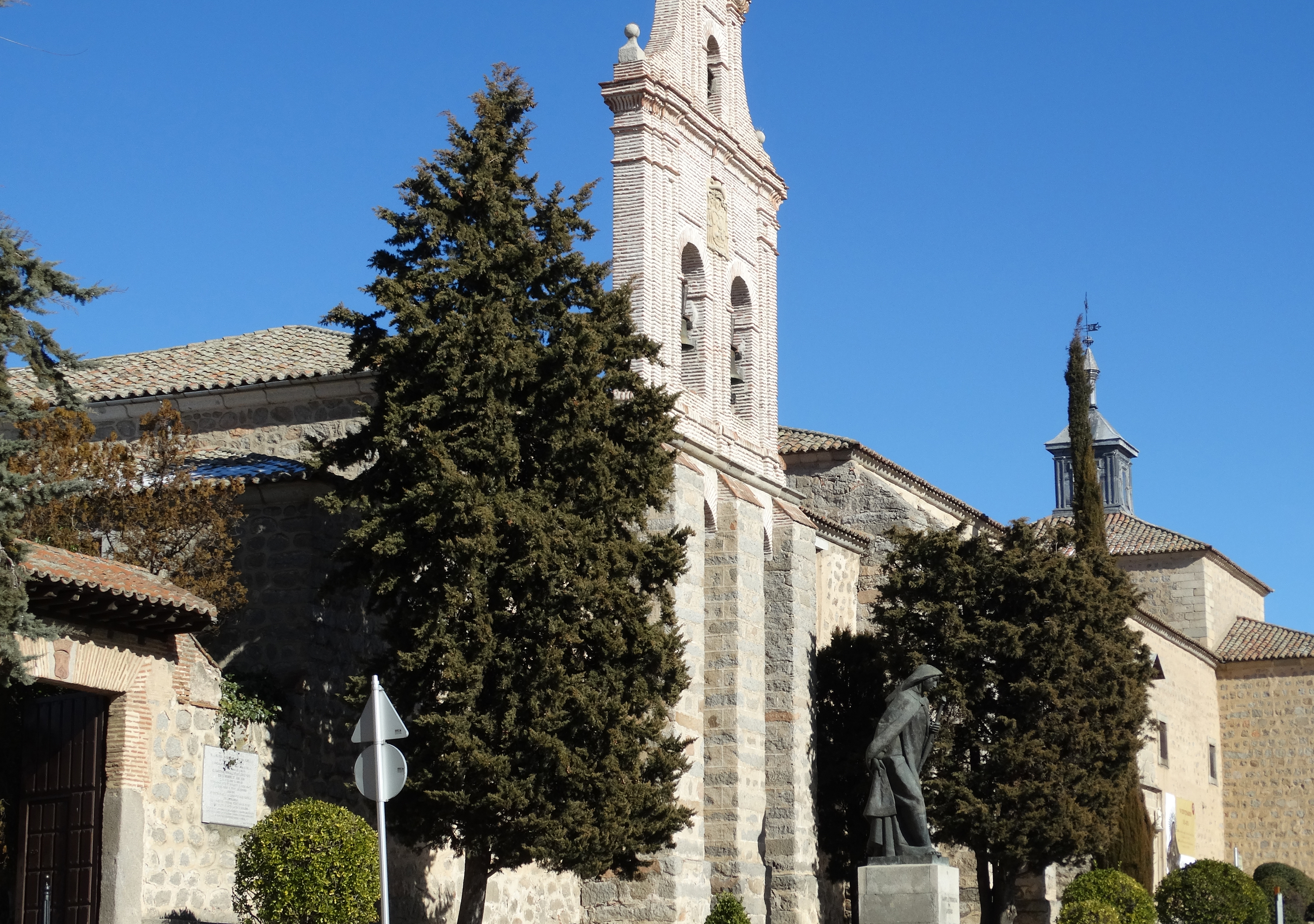 Entrada al Convento e Iglesia de La Encarnación