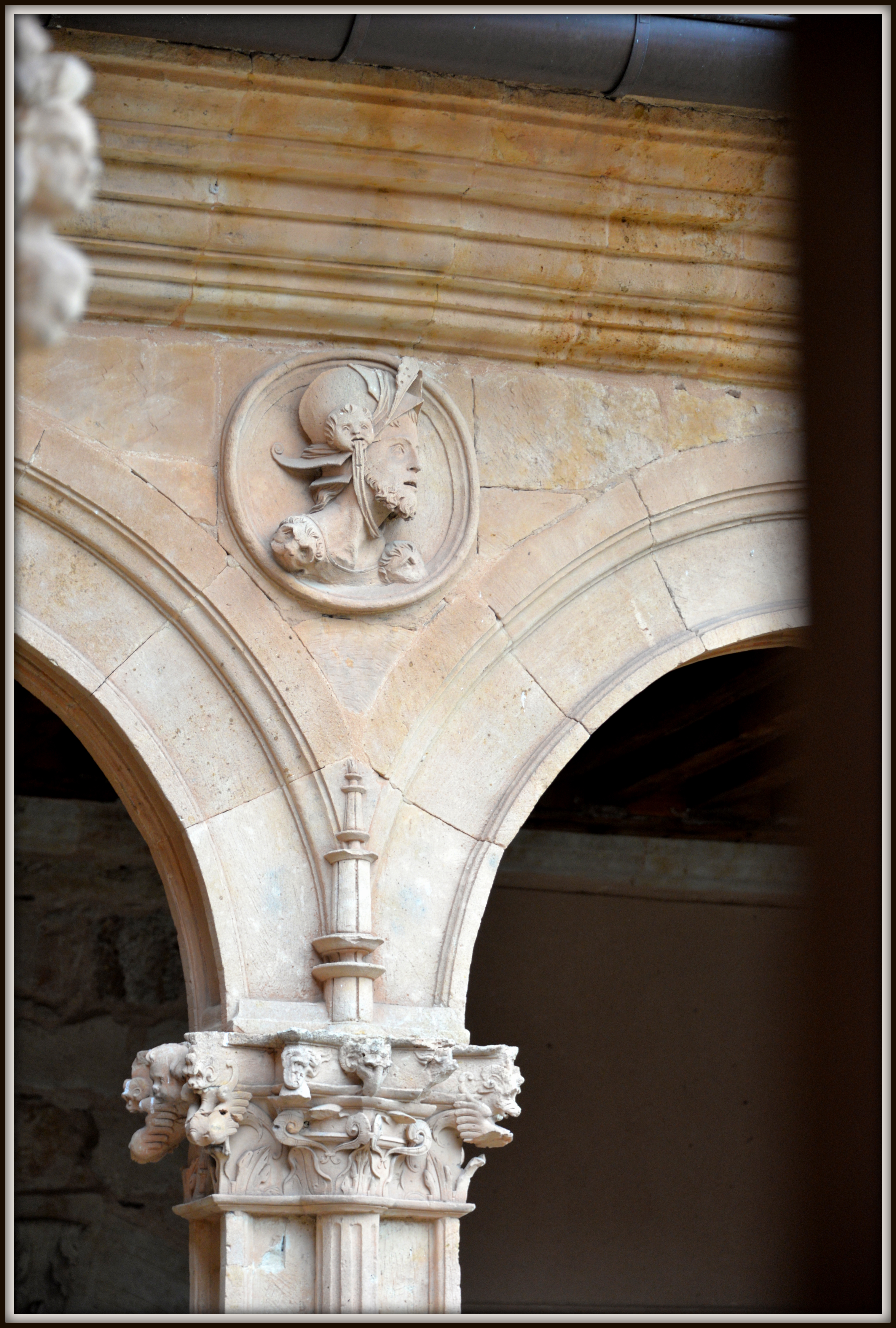 Salamanca_Dominicos-Claustro_superior(Detalle)2