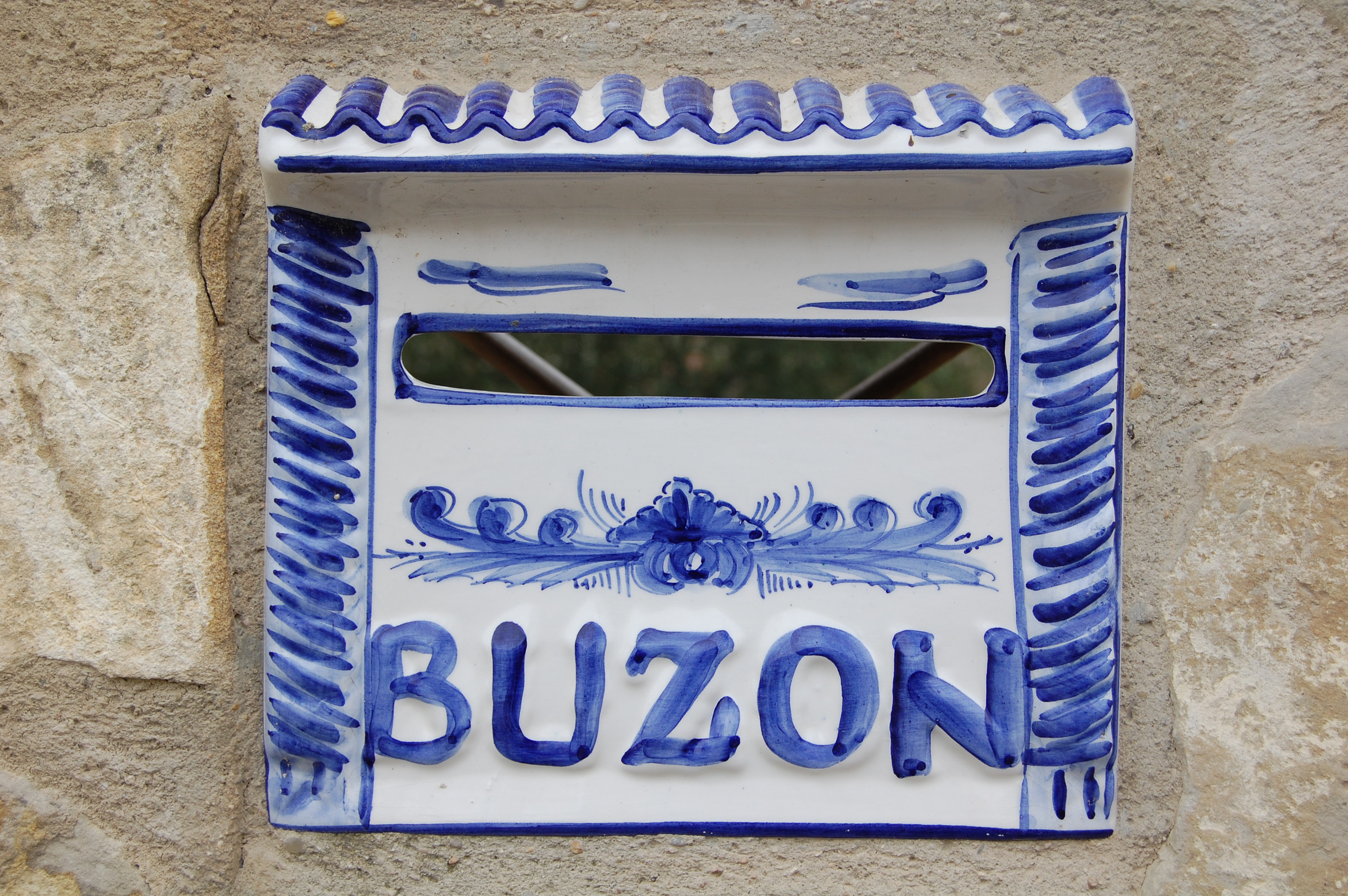 Buzón de cerámica