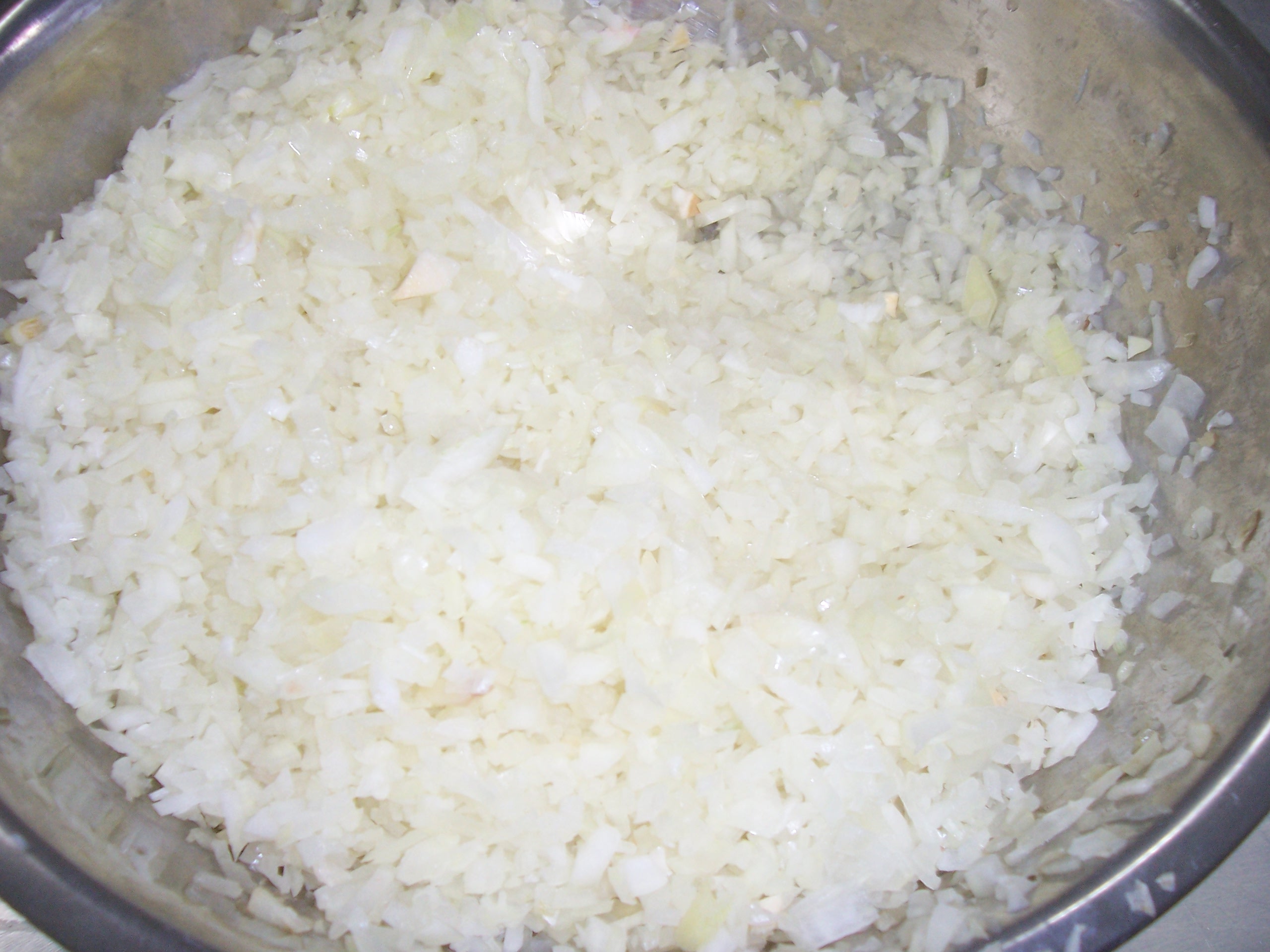 Cebolla cortada en brunoise