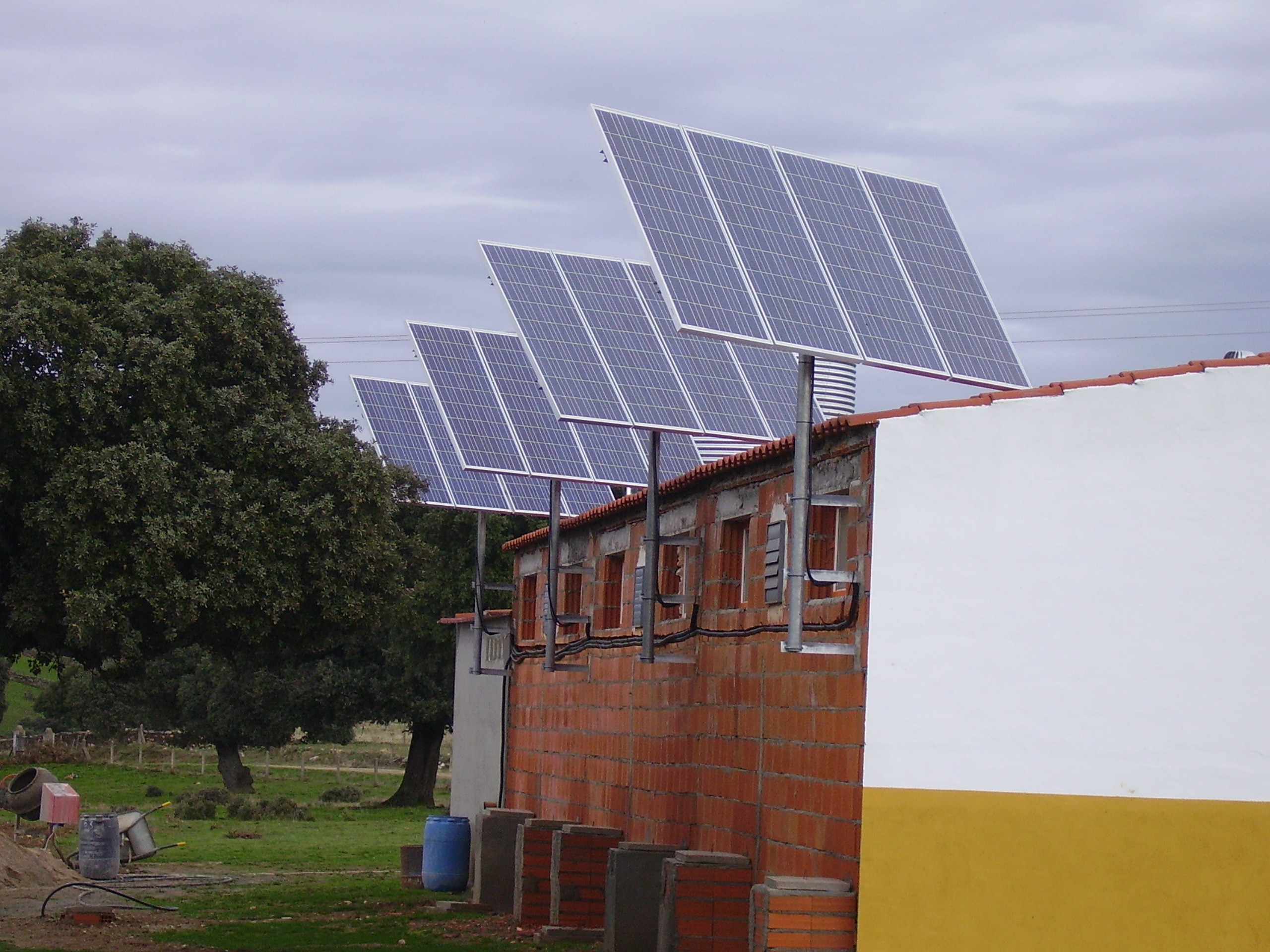 Placas solares sobre pared