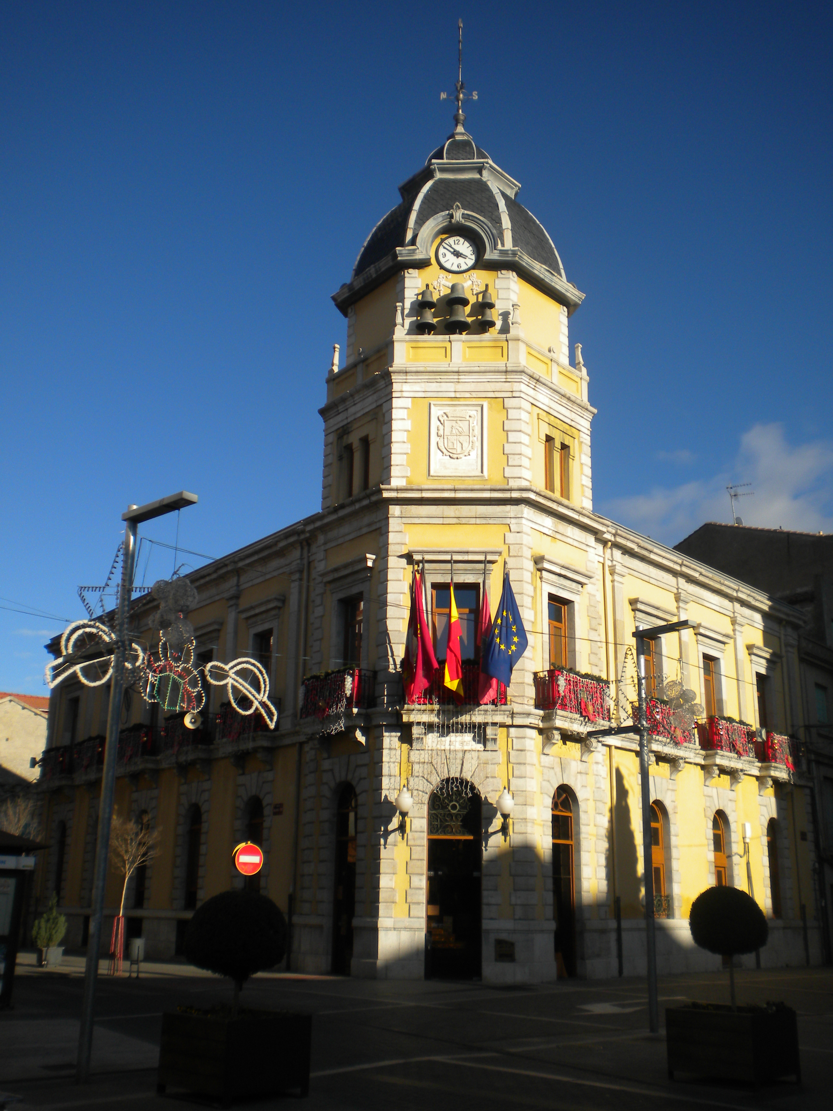 Ayuntamiento de La Bañeza (plaza mayor)