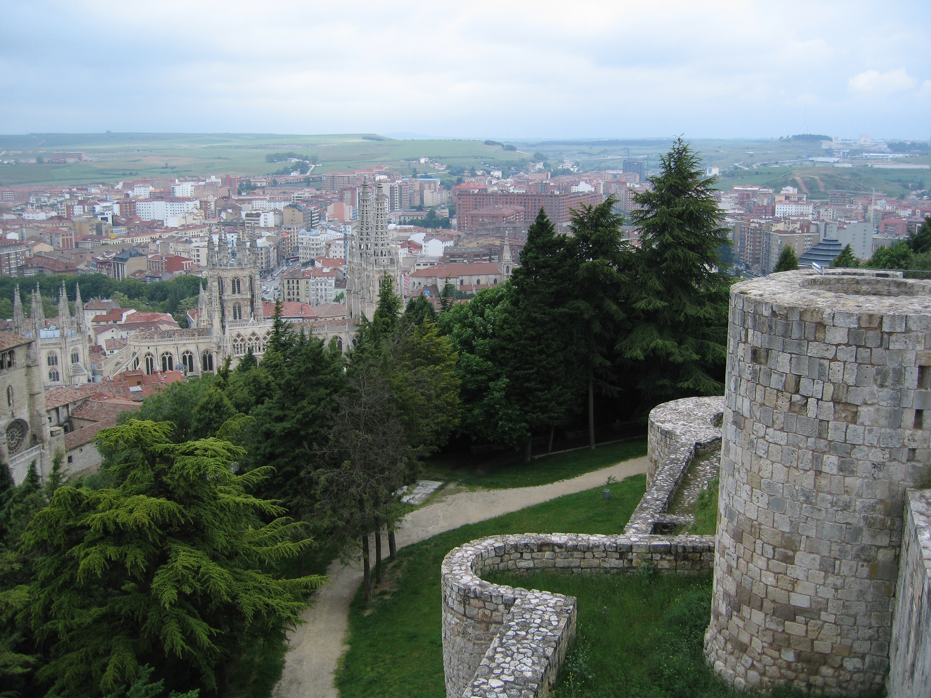 Burgos: Catedral y murallas del castillo