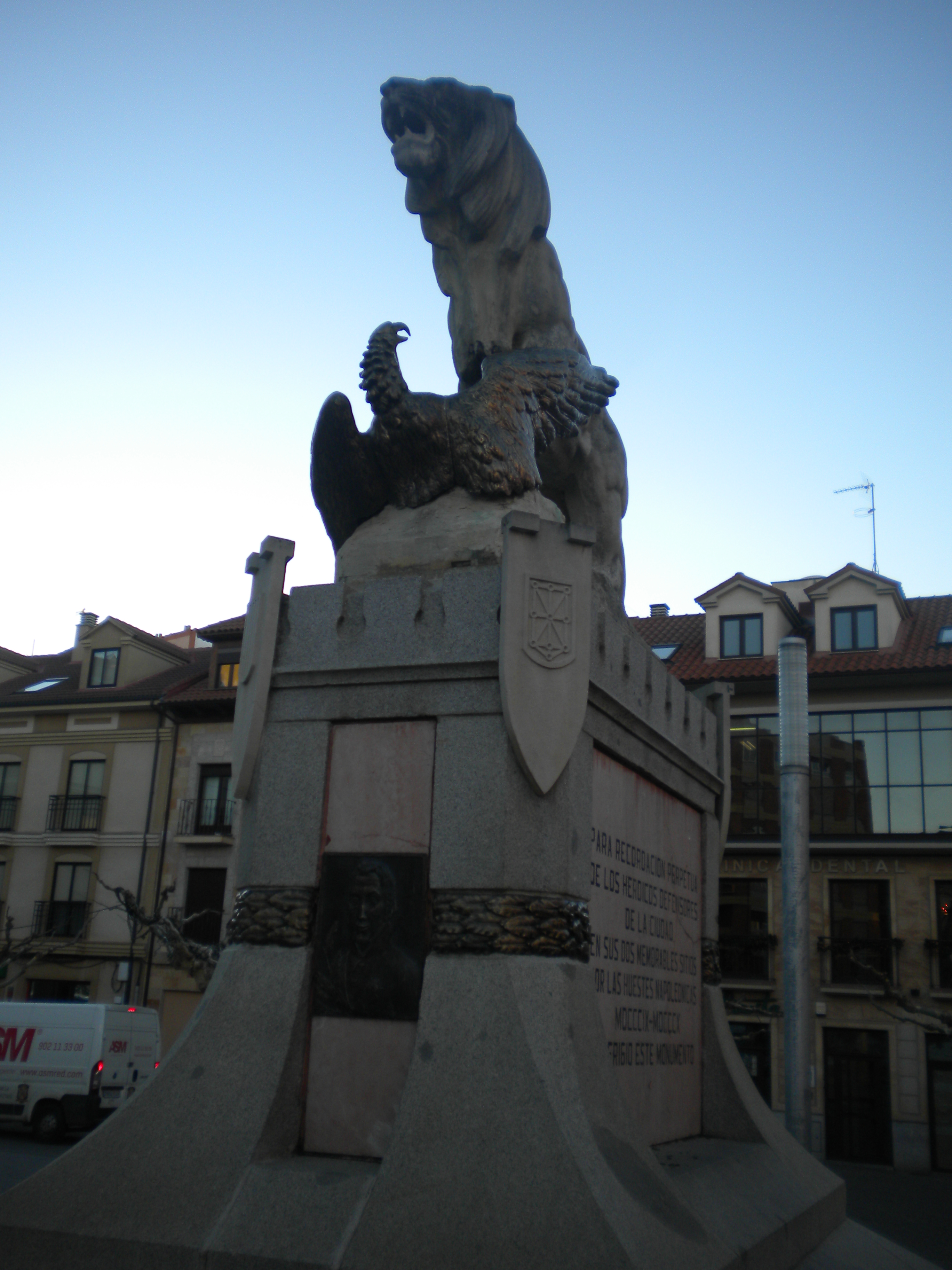 Monumento a los Sitios de Astorga (parte frontal)