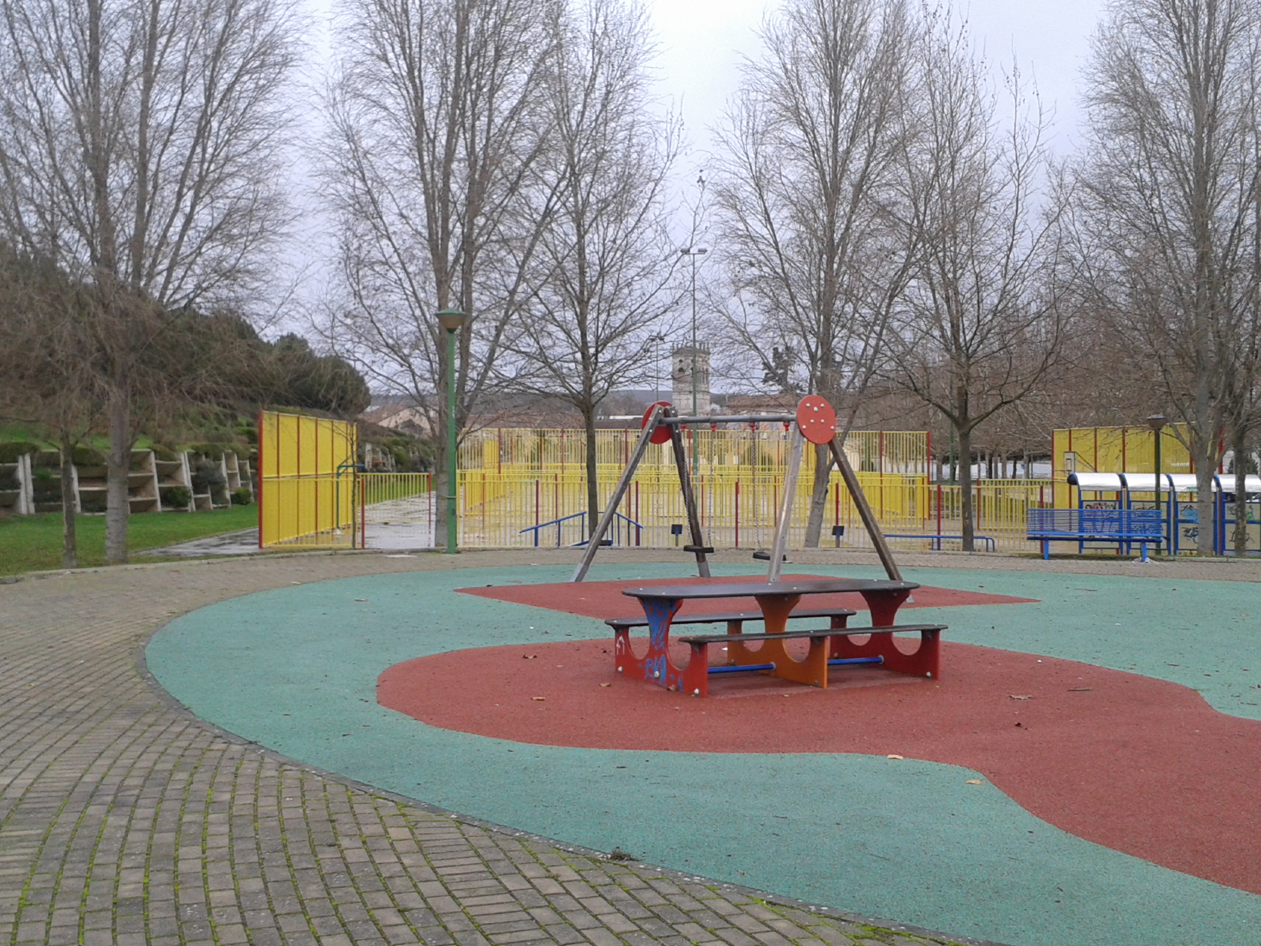 Parque infantil en la zona del parral