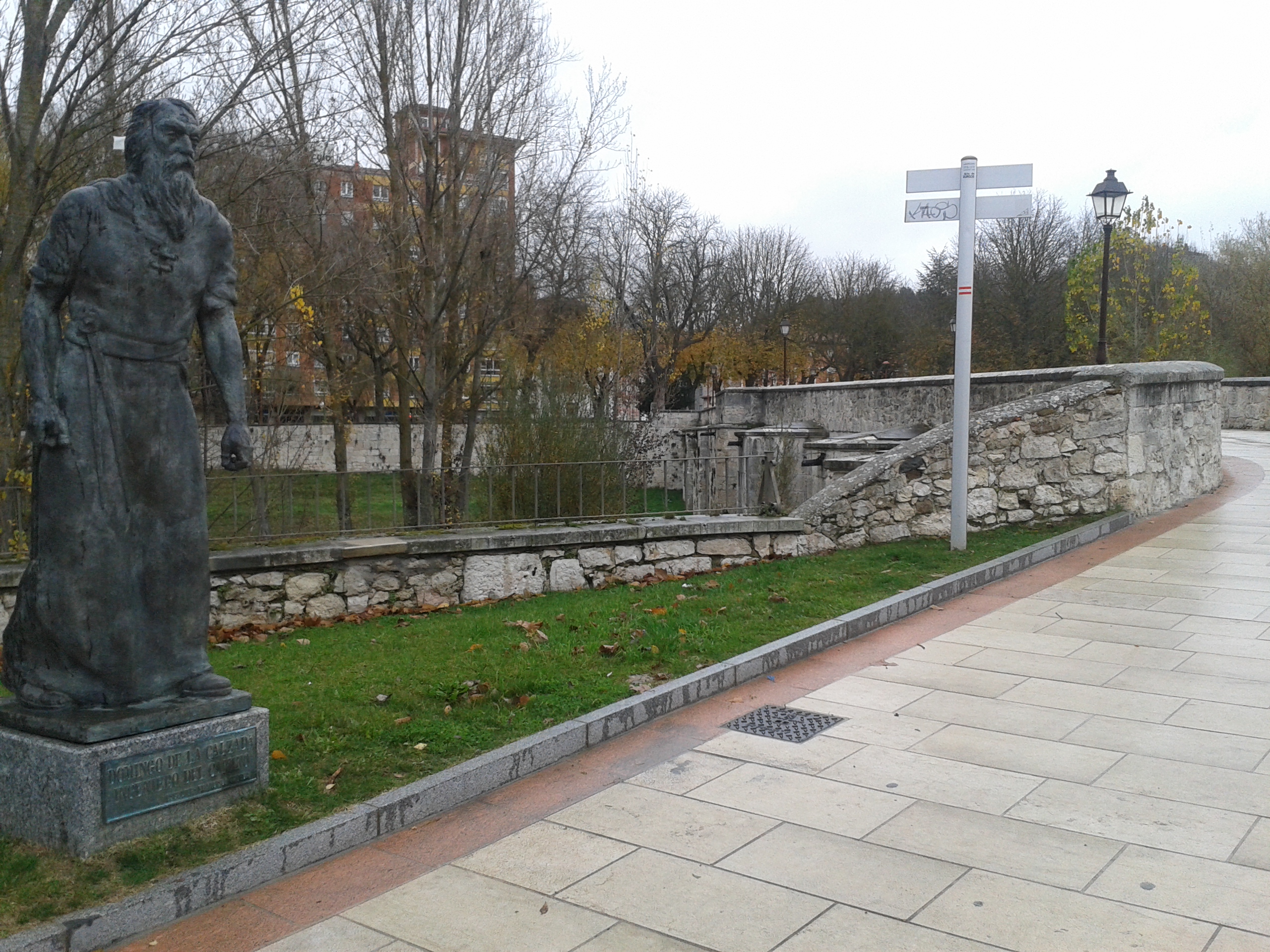 Puente Malatos y estatua de Santo Domingo de la calzada