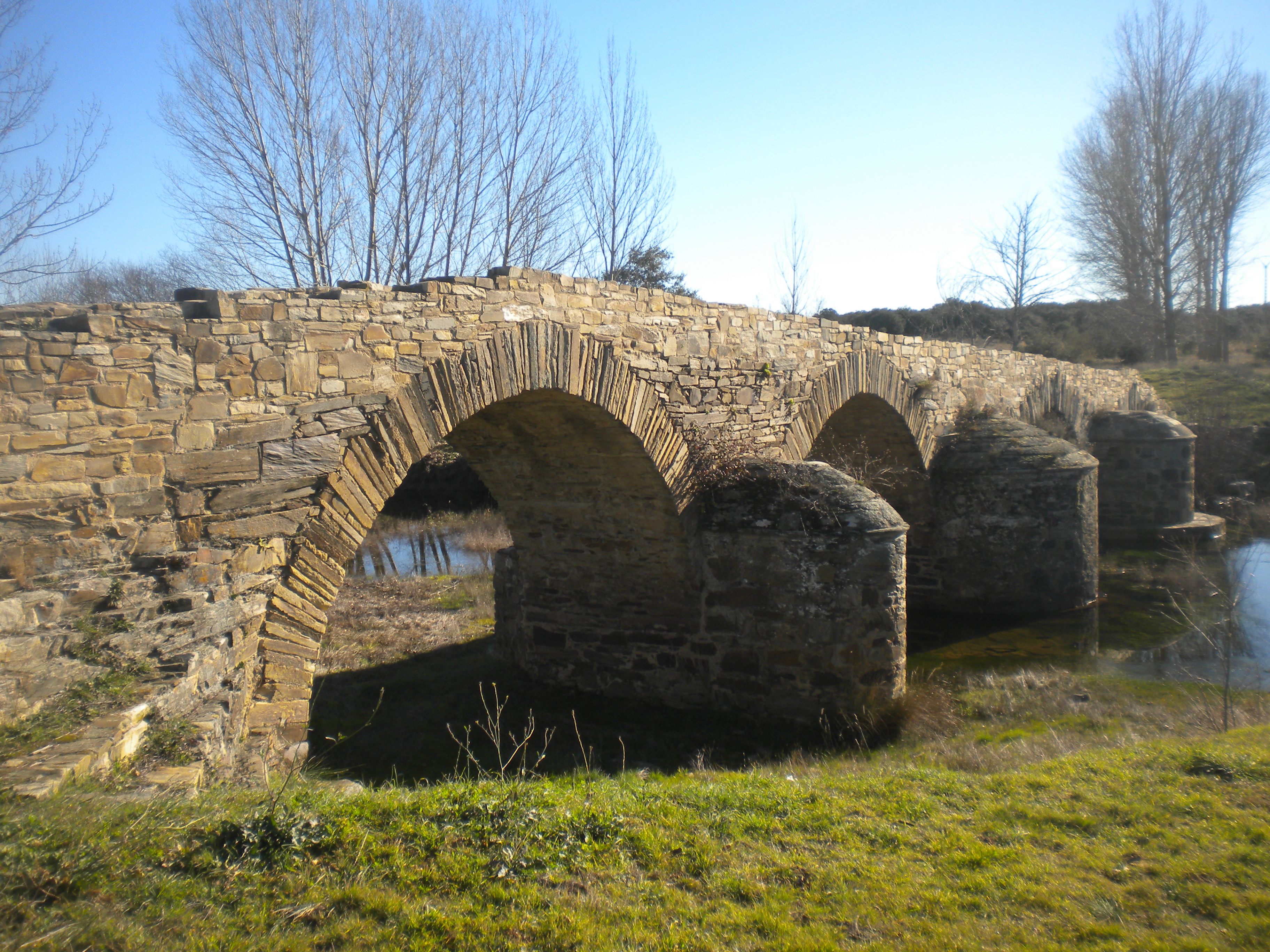 Puente Valimbre, sobre el río Turienzo