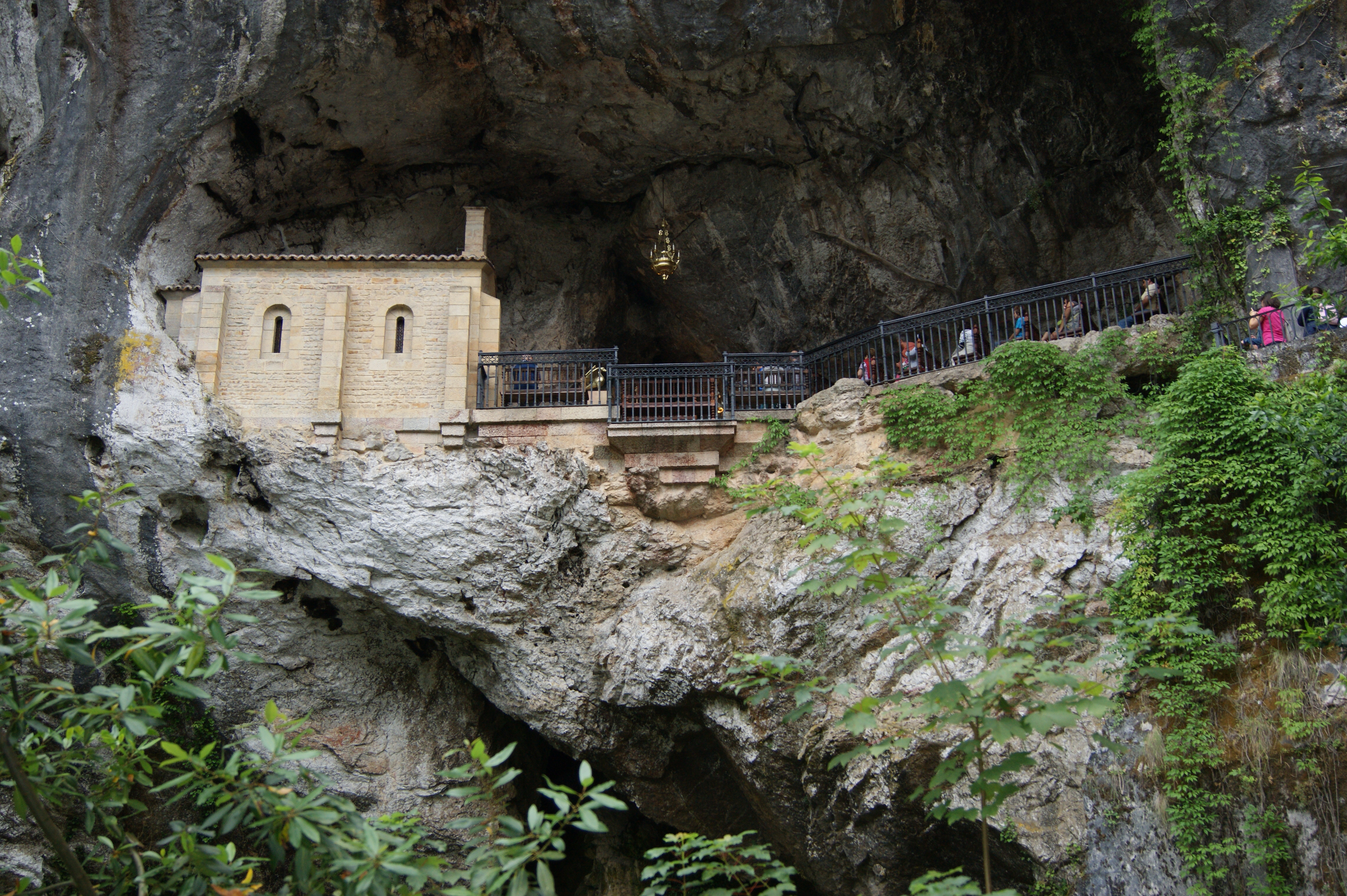 La Santa Cueva de Covadonga