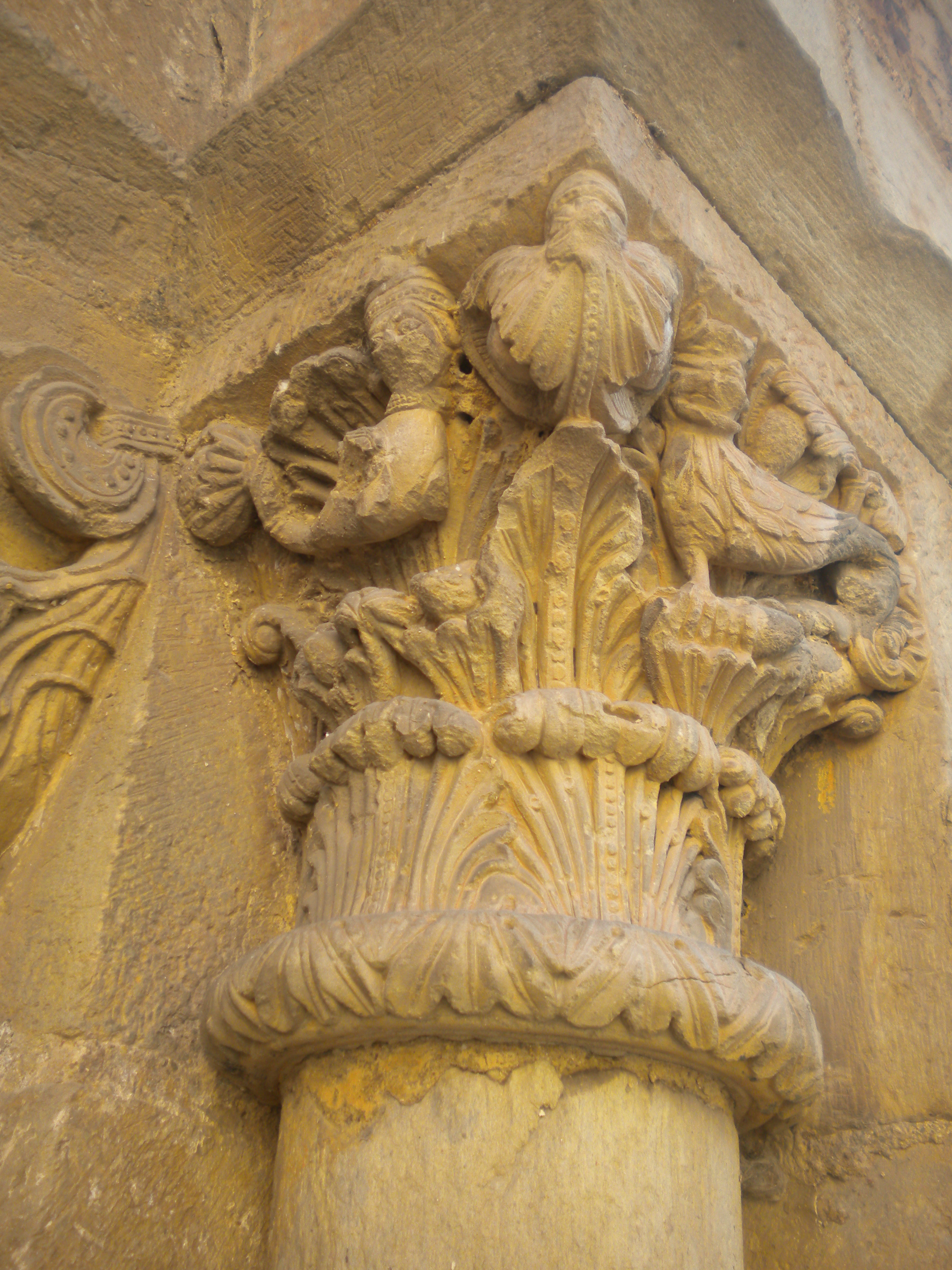Santuario de la Virgen de Fátima (detalle de capitel románico) 4