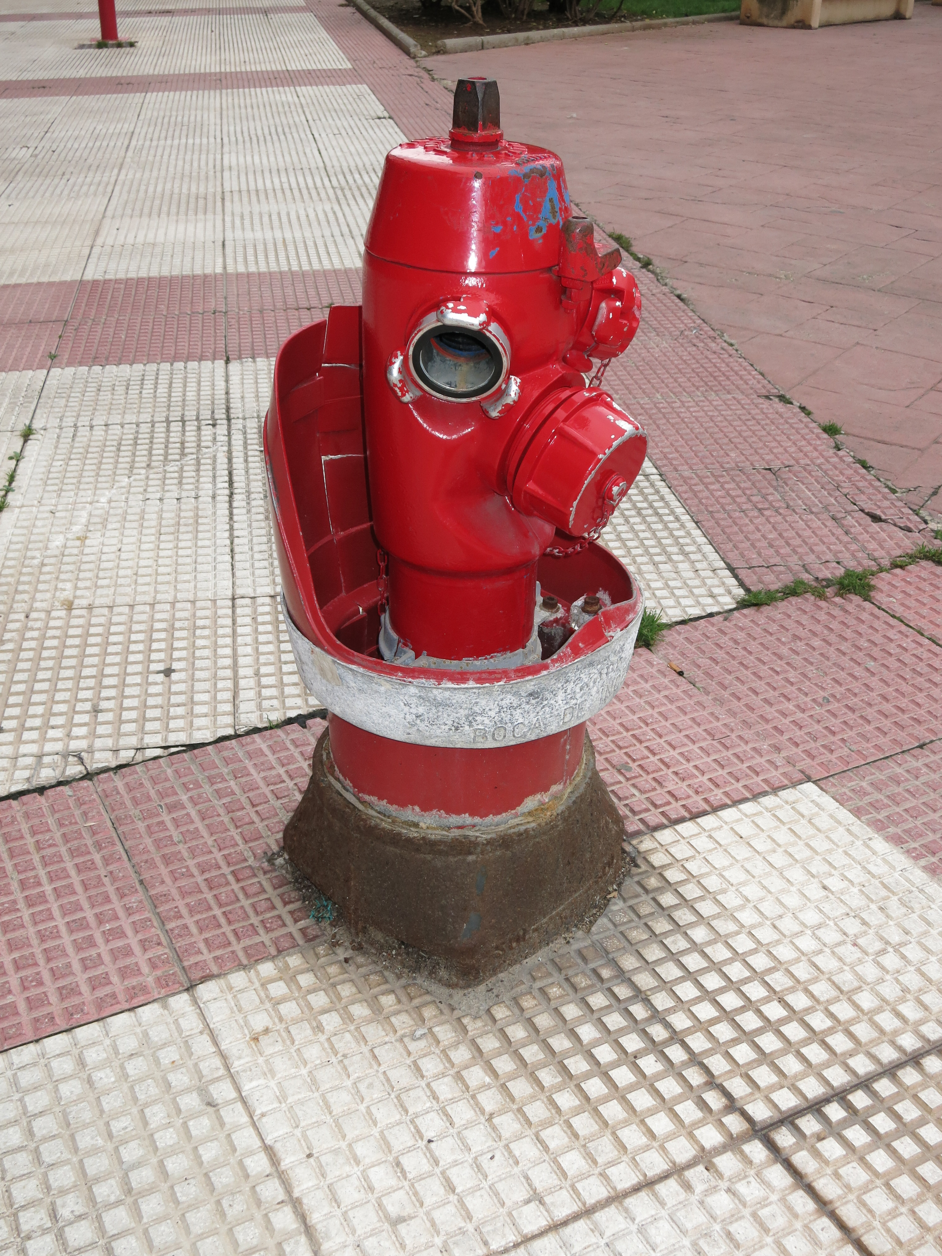 Toma de agua para bomberos o boca de incendios