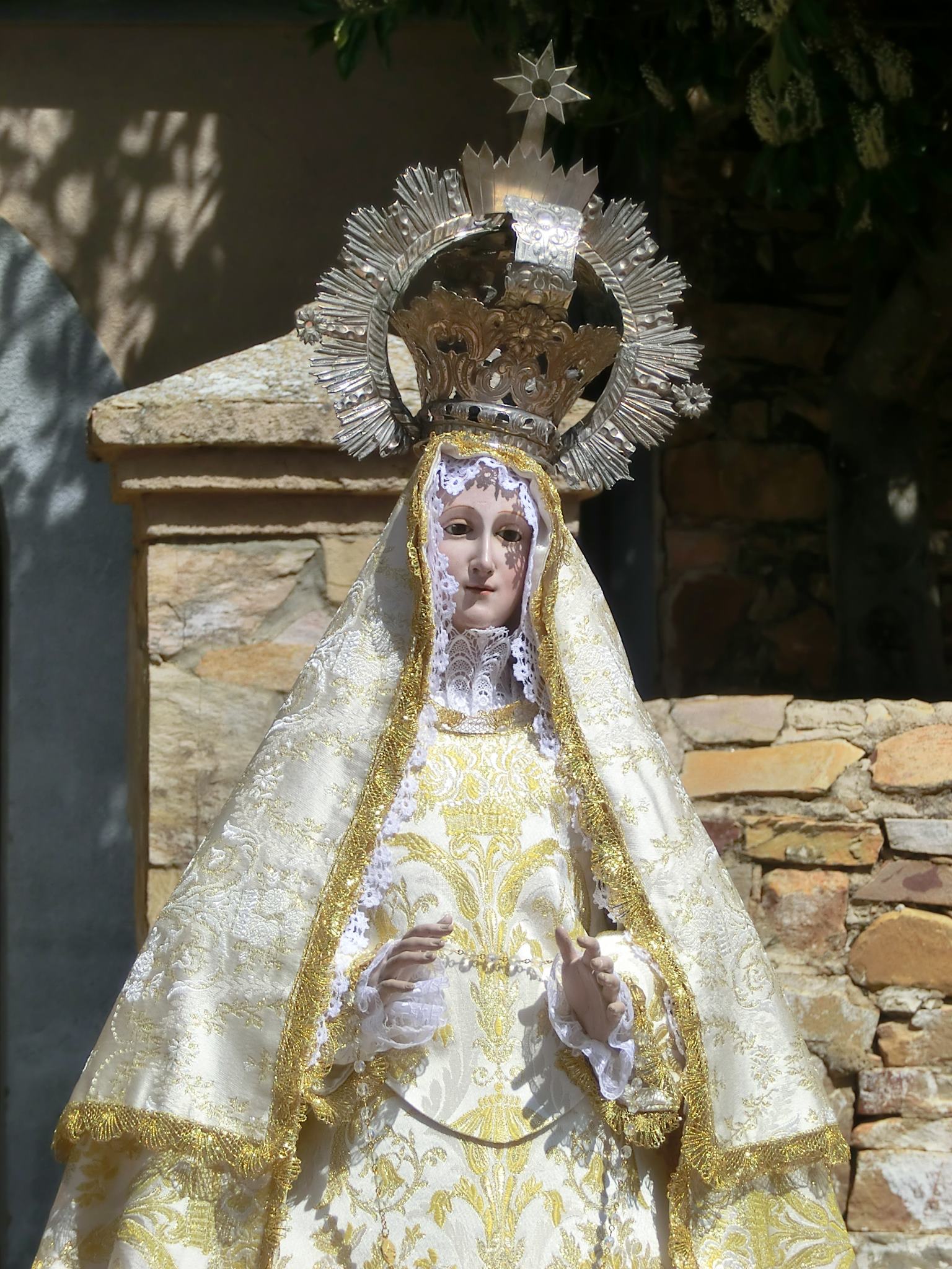 921738_403499816424953_1322090696_o