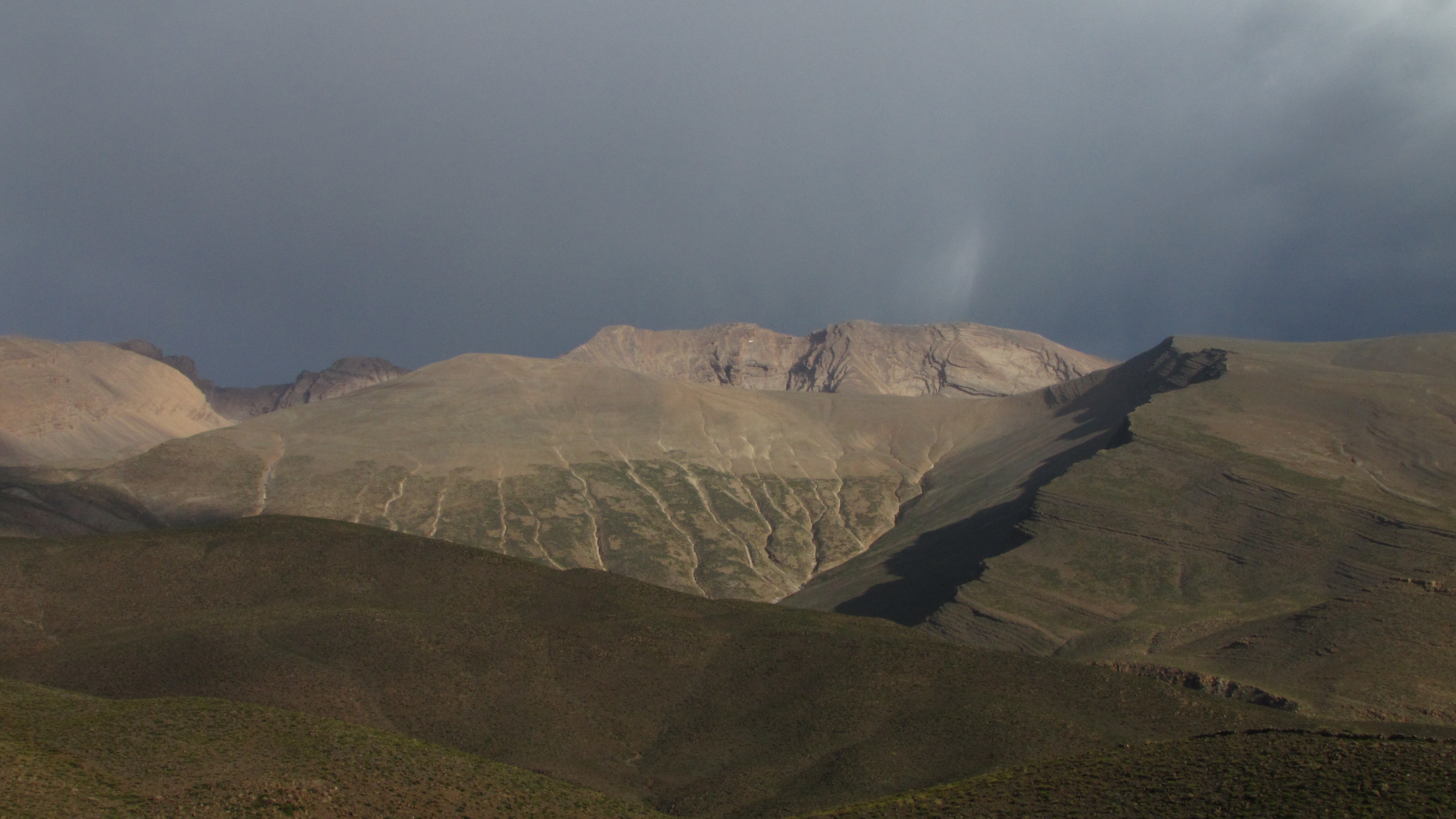 Barrancos de erosión en el Atlas Medio (Marruecos)