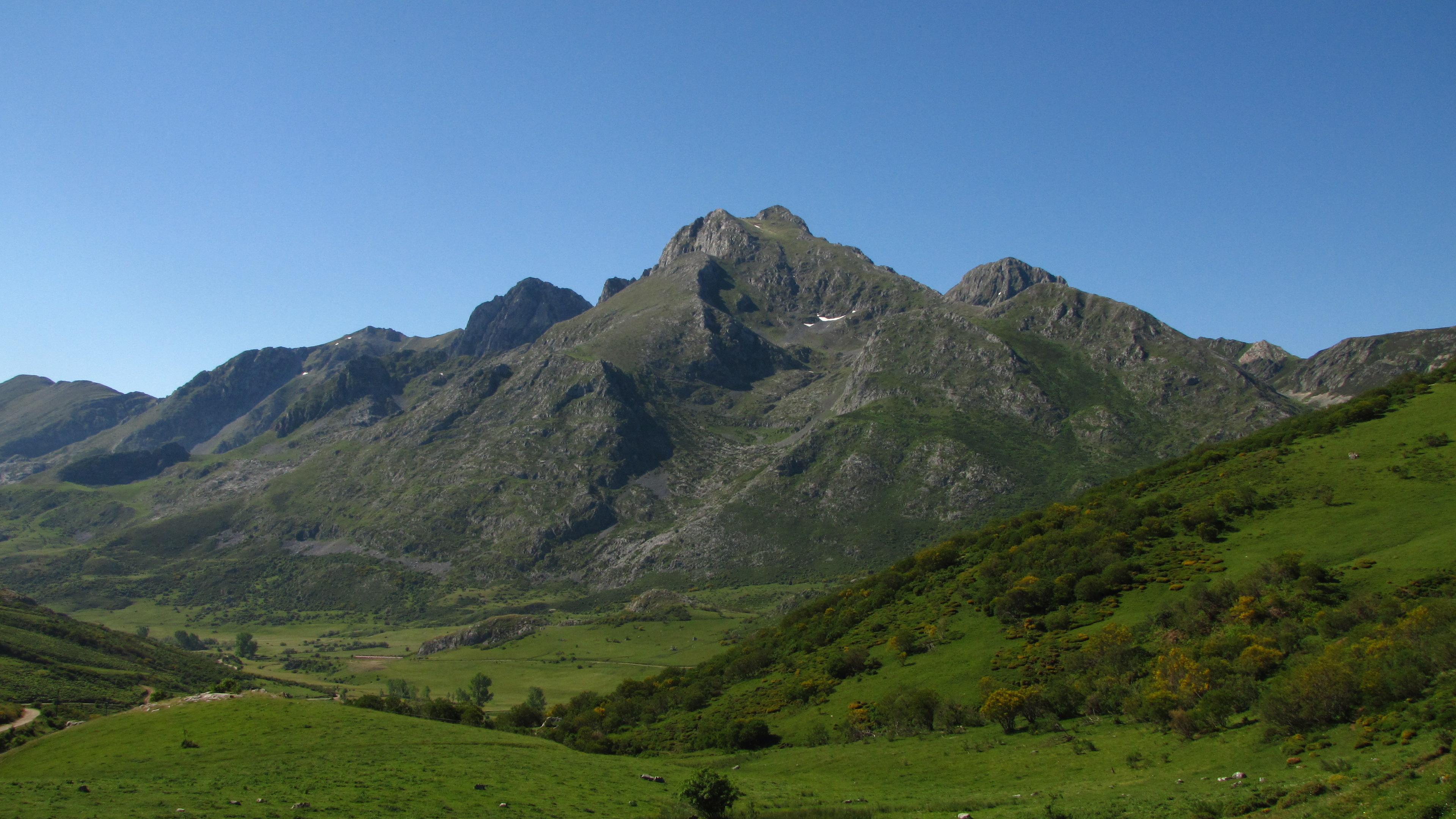 Glaciarismo en el Macizo de Mampodre (Cordillera Cantábrica, León)
