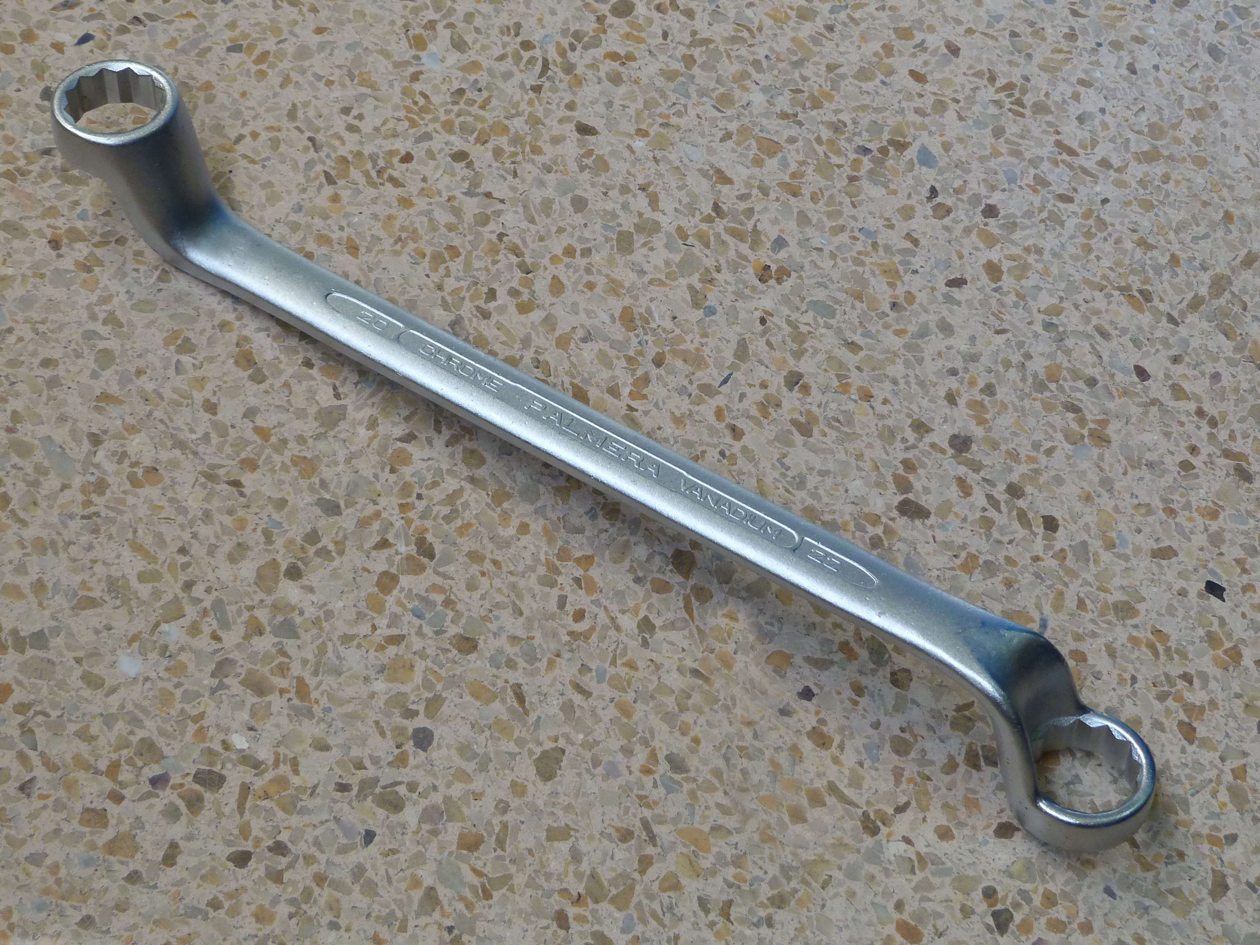Llave de estrella acodada