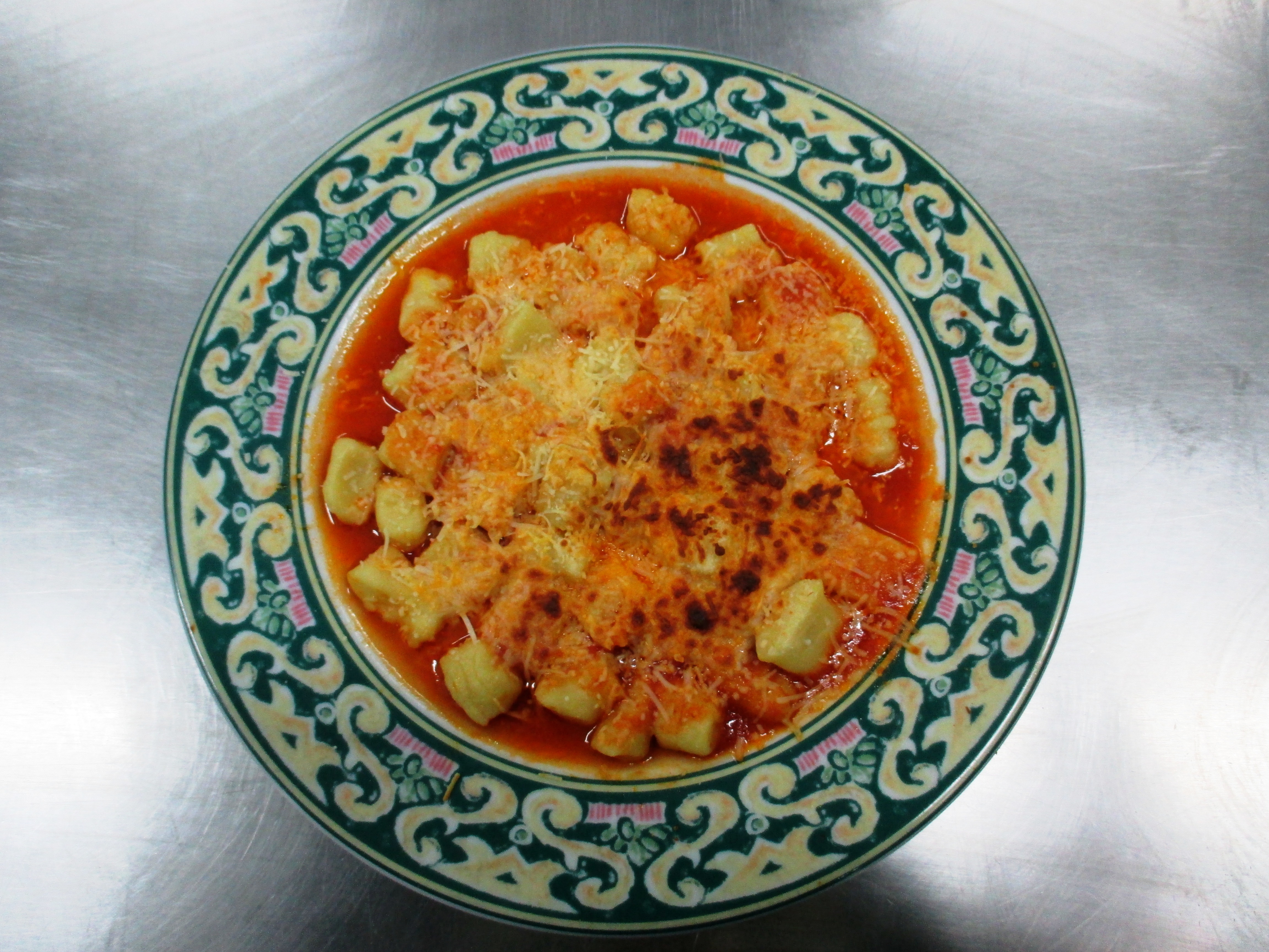 Ñoquis con tomate y parmesano