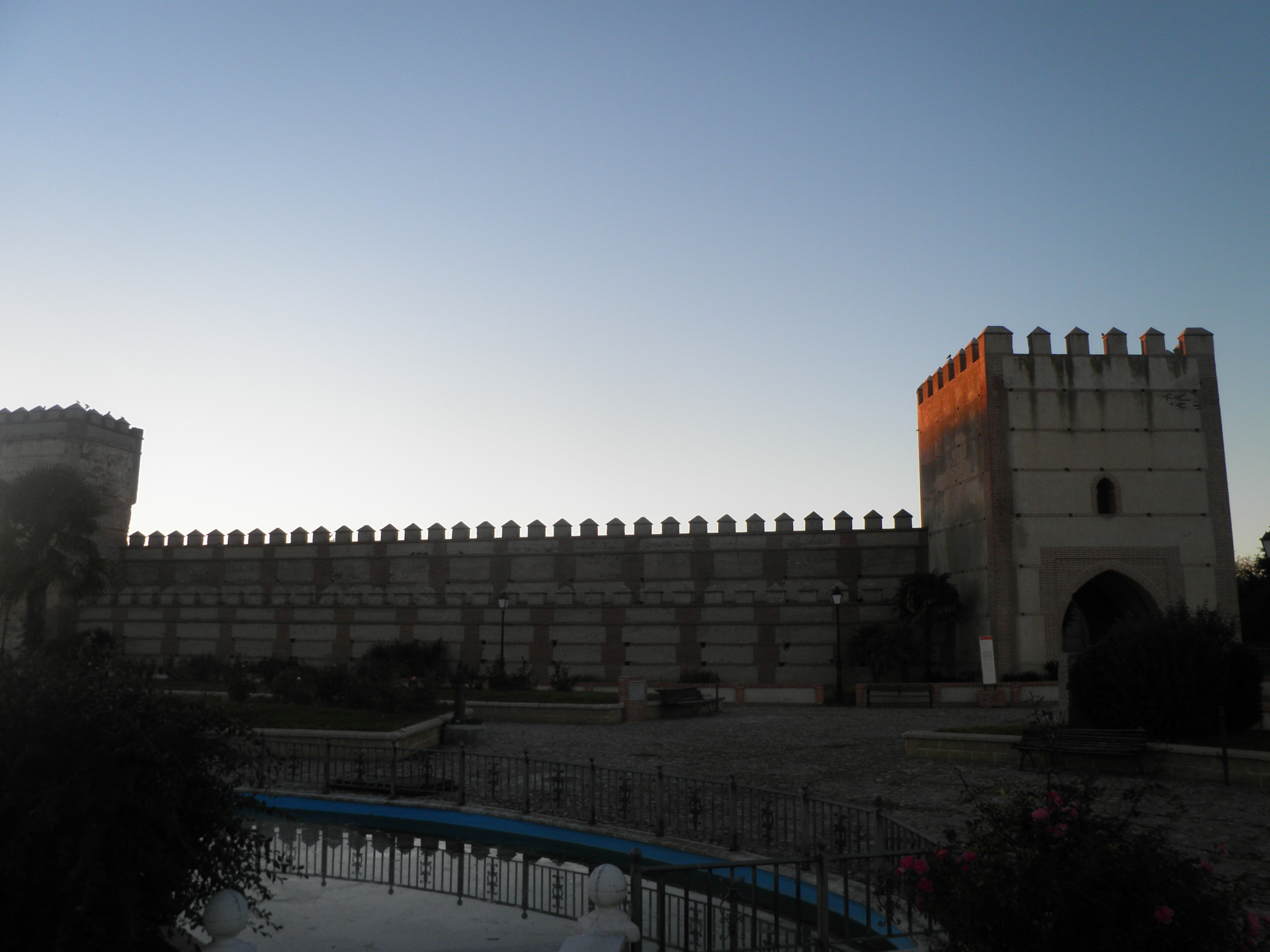 Puerta de Arévalo. Muralla de Madrigal