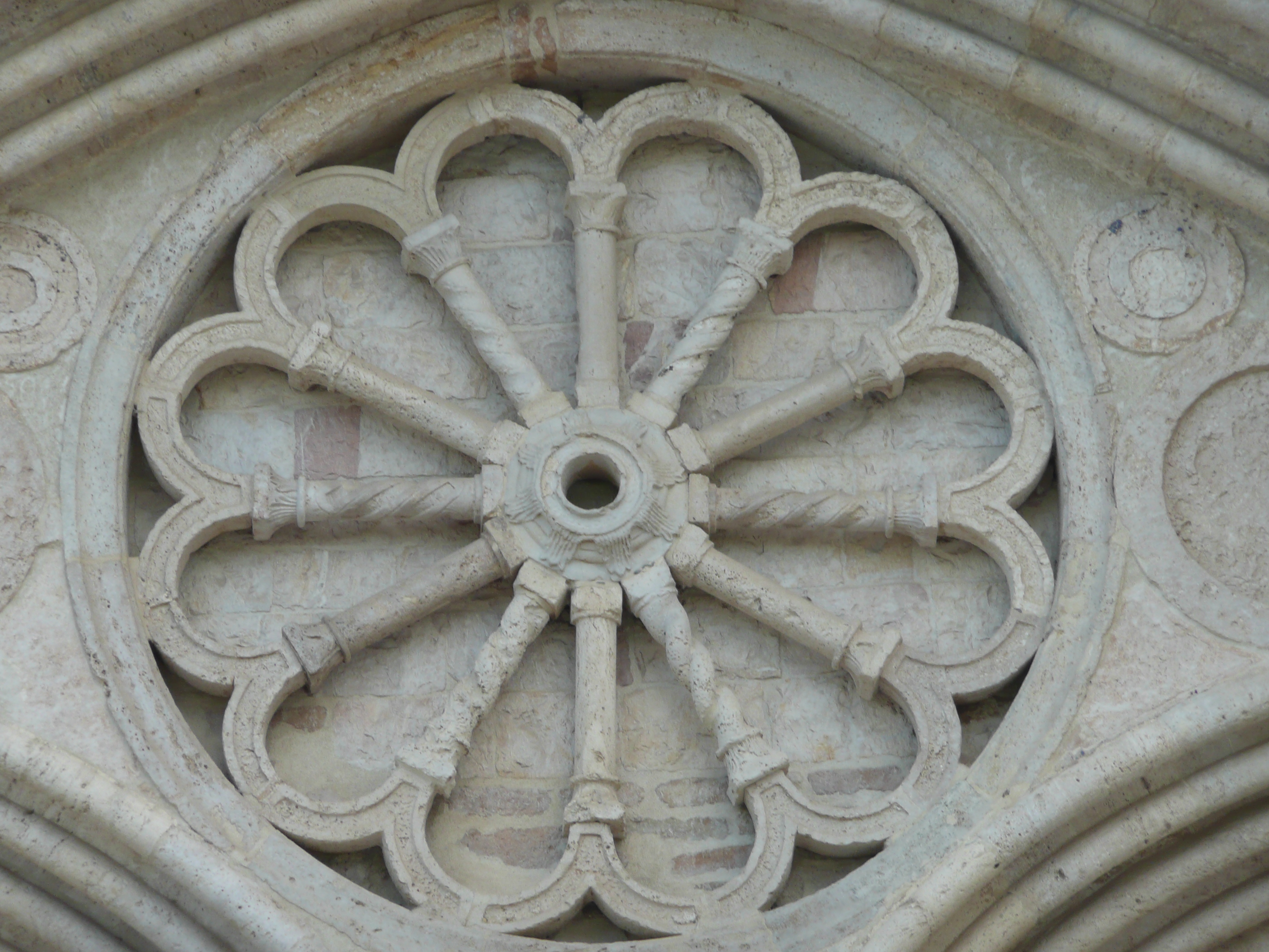Rosetón de la basílica de San Francisco (Assis- Italia)