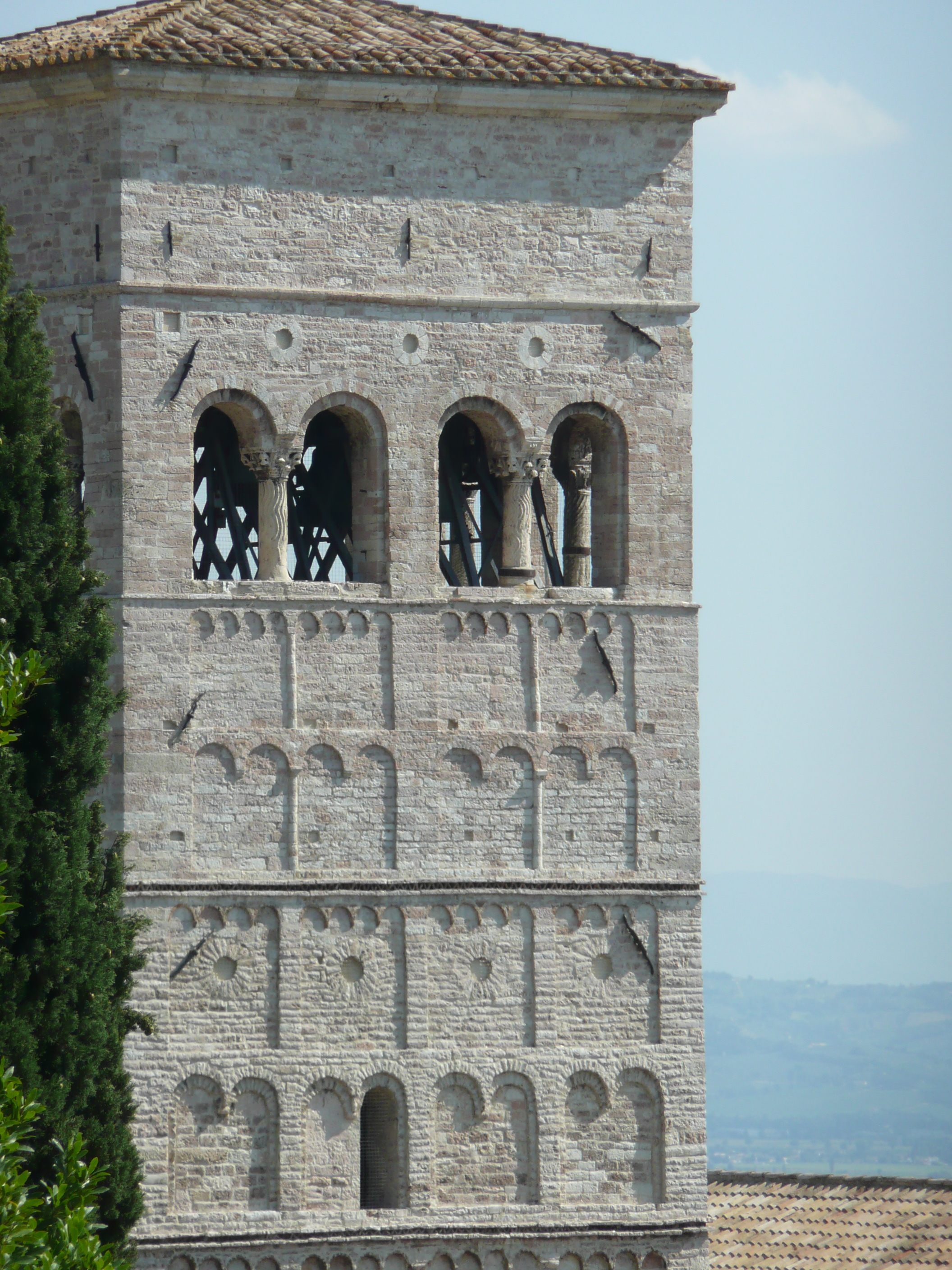 Torre de la catedral de San Rufino (Italia)
