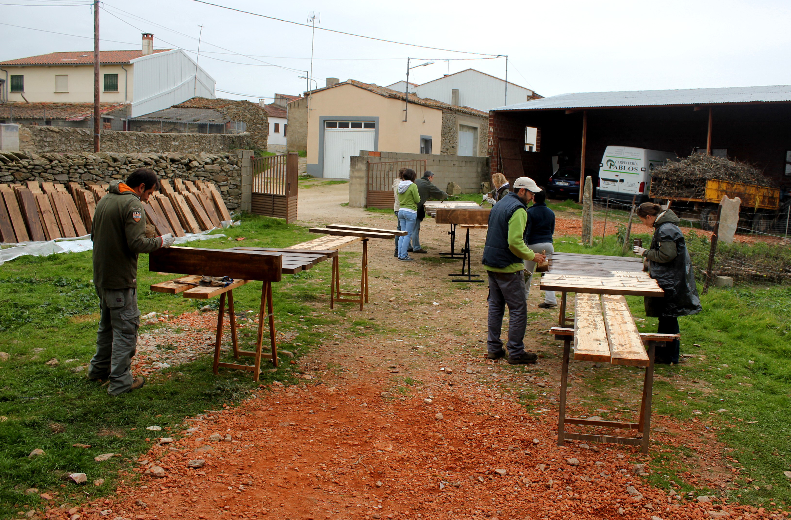 Vista general Voluntarios Todavía pintando