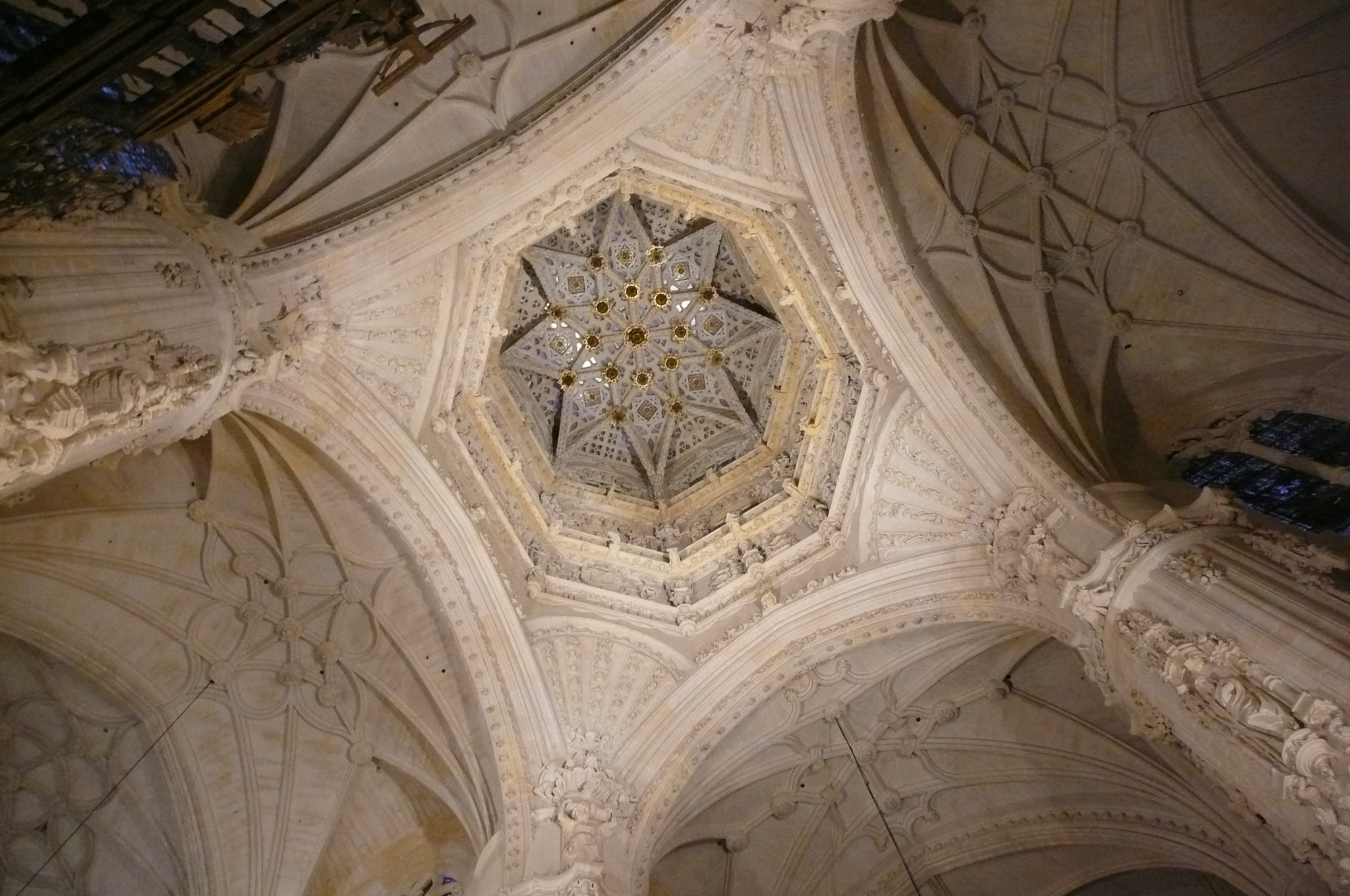 Vista del interior del cimborrio de la catedral de Burgos