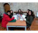 Grupo preparando el debate