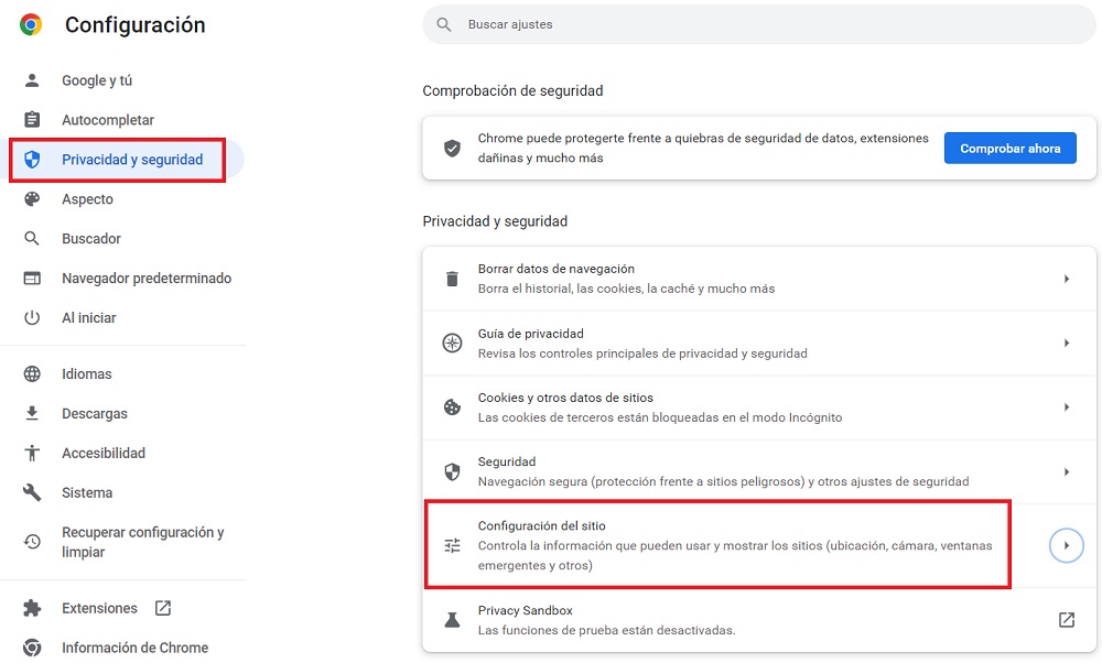Se ve la barra de configuración de Google Chrome con los siguientes apartados resaltados: Privacidad y seguridad y Configuración del sitio