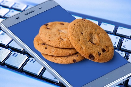 Galletas sobre un smartphone