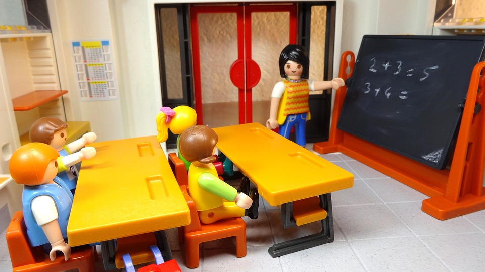 Aula realizada con muñecos PlayMóbil