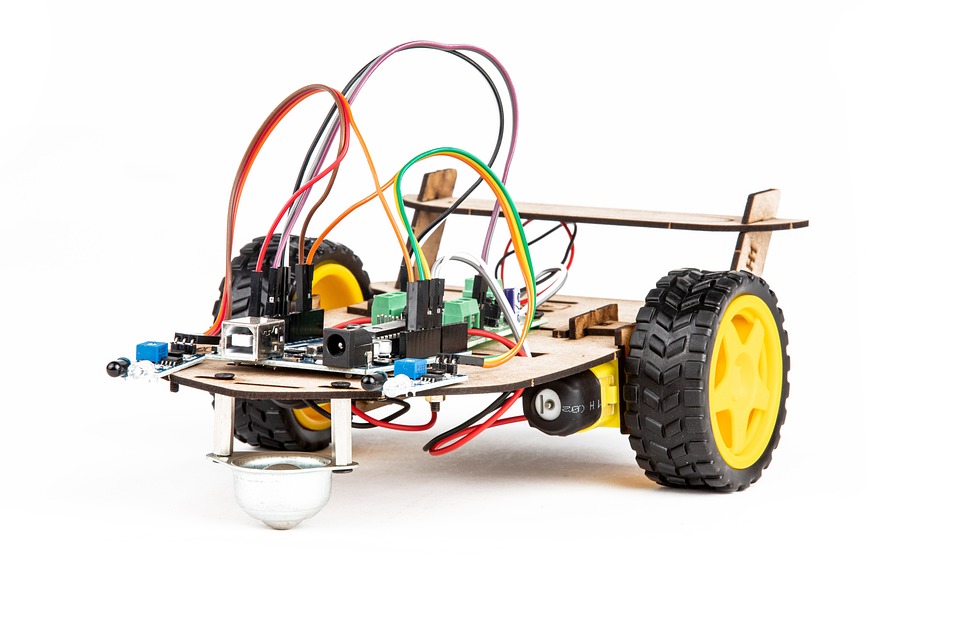 Robot con forma de vehículo