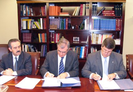Foto firma convenio FIAT