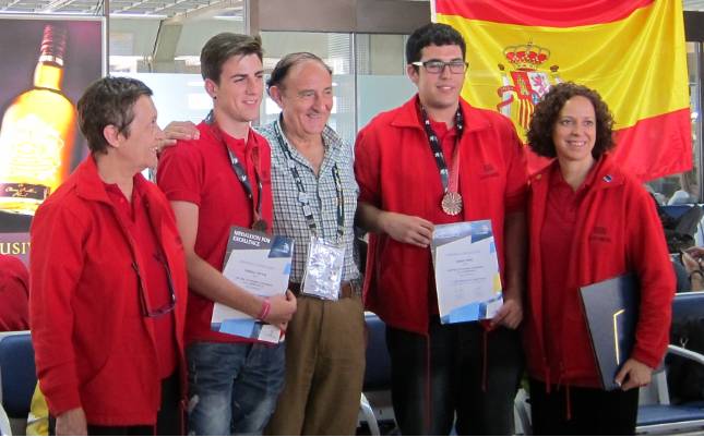 Foto medalla excelencia